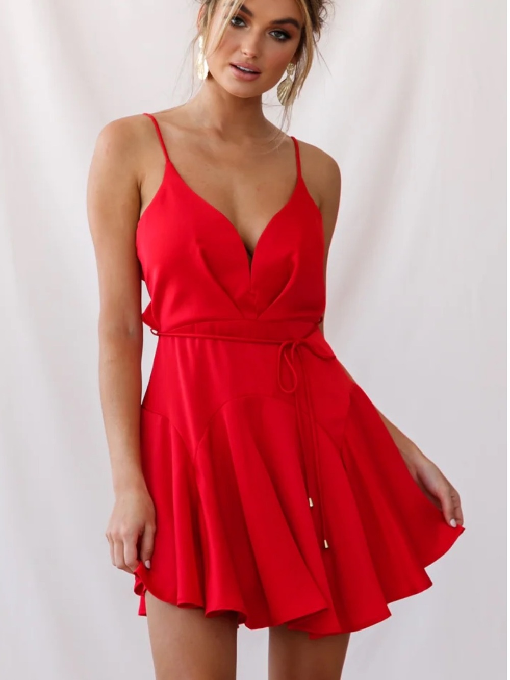 Selfie Leslie Valley Ruffle Tie-Up Back
Dress Red size S